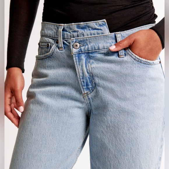 A&F - Curve Love The Baggy Low Rise Jeans - Picture 14 of 16